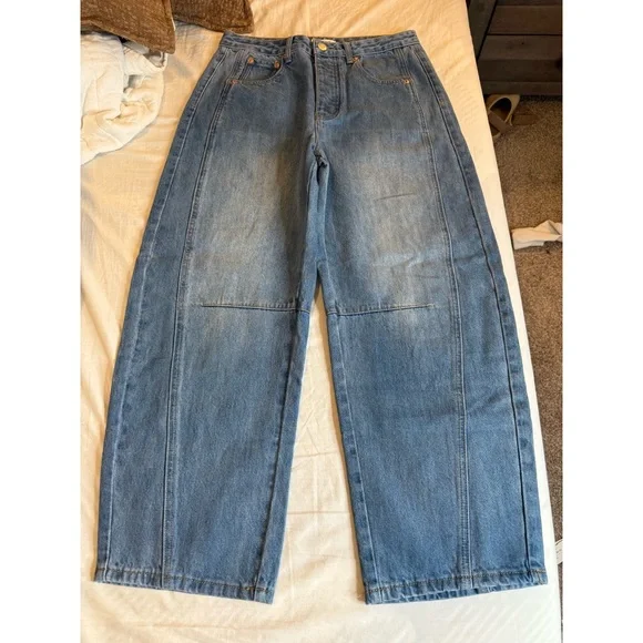 Classic High-Rise Wide-Leg Women's Jeans in Light Blue - Picture 5 of 5